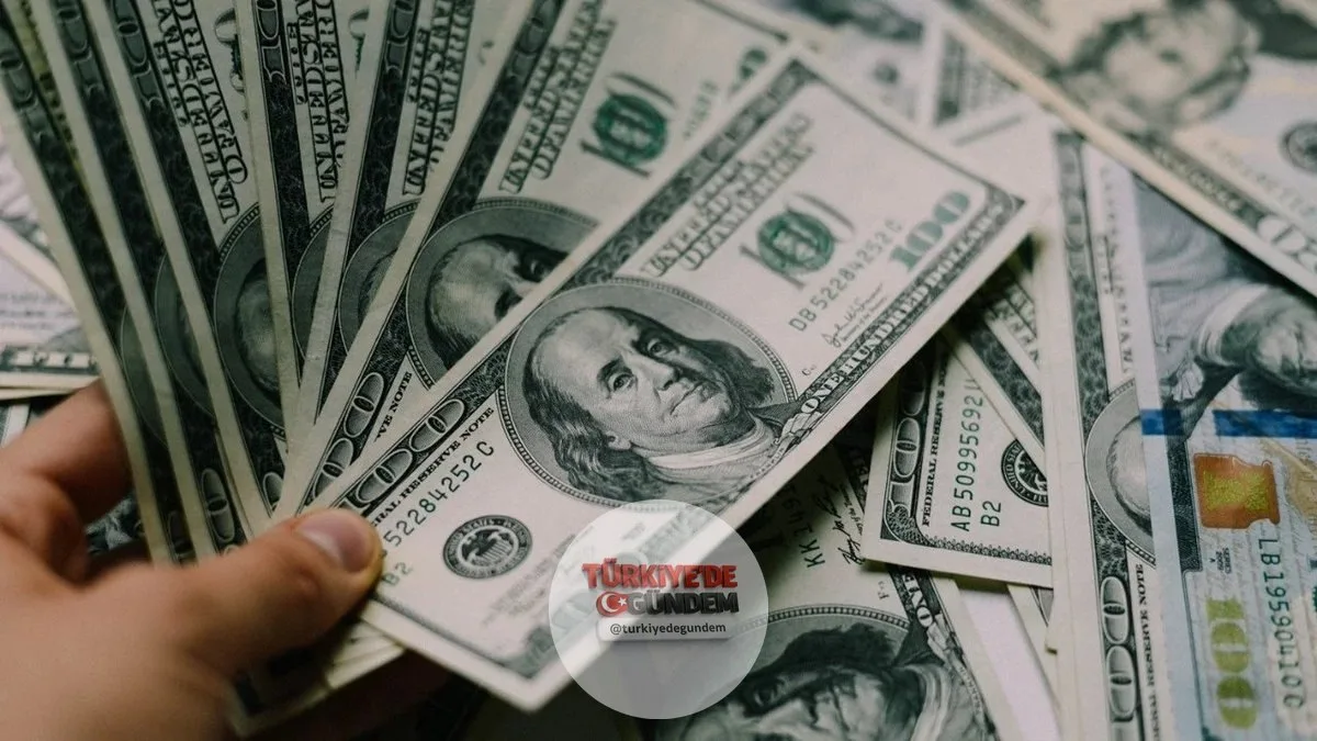 Avustralya'dan ABD devine 1,4 milyar dolarlık dava Avustralya hükümeti, "sonsuz kimyasallar" olarak bilinen PFAS maddelerinin yol açtığı çevre kirliliği nedeniyle ABD'li kimya devi 3M’e karşı 1,4 milyar dolarlık dev dava açtı. Ülkedeki 28 savunma tes
