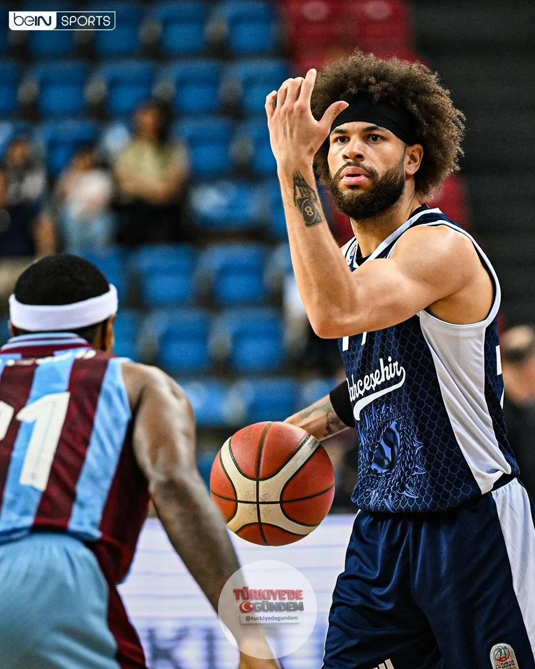 Bahçeşehir Koleji, Trabzonspor karşısında seride durumu 2-0'a getirerek Türkiye Sigorta Basketbol Süper Ligi'nde yarı finale yükselen ilk takım oldu! Maç Sonucu: Trabzonspor 78 - 94 Bahçeşehir Koleji