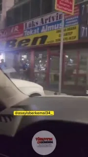 İstanbul'un Esenler ilçesinde sahte parfüm satışı yapan bir şahıs, kendisini yakalayan zabıta ekiplerinin elinden kurtularak kaçtı.