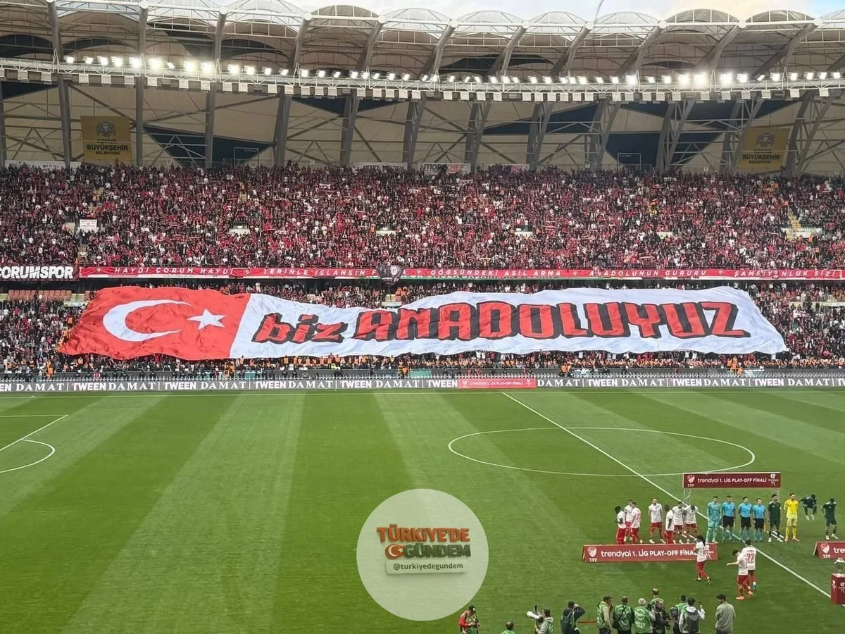 ARCA Çorum FK Başkanı Savaş Balçık, Play-Off finalinde tribünlerde sergilenen “Biz Anadoluyuz” duruşuna ilişkin yaptığı açıklamada şunları söyledi: “Anadolu’nun hikayesini sahaya taşıyoruz. ‘Biz Anadoluyuz’ sadece Çorum’un değil, tüm Anadolu’nun sesi