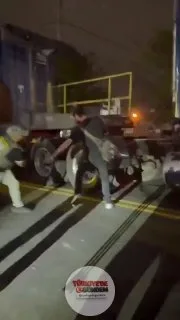 ABD'nin New Jersey eyaletindeki Delaney Hall göçmen gözaltı merkezinin önünde, içeride tutulan yaklaşık 300 göçmenin serbest bırakılmasını talep eden protestoculara sert müdahalede bulunuldu.