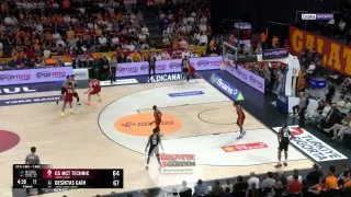 Fabian White'tan blok, Errick McCollum'dan basket!