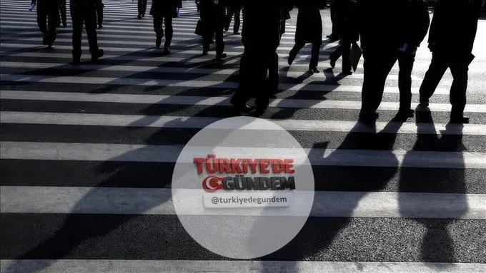 Rusya'da savaş ekonomisi "personel kıtlığını" derinleştiriyor Ülkede savunma ve güvenlik harcamaları üretimi desteklerken düşük işsizlik ve sınırlı iş gücü havuzu, sivil sektörlerde çalışan bulma sorununu artırıyor. Rusya Merkez Bankasının sıkı para