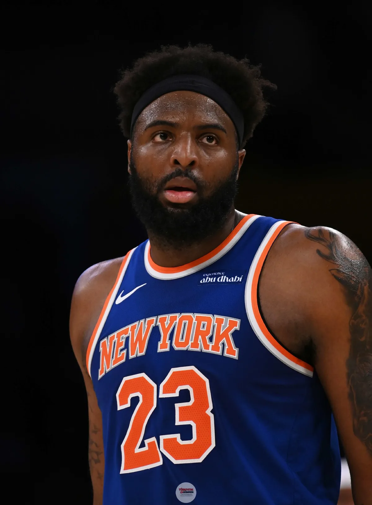 Mitchell Robinson'ın sağ el serçe parmağında kırık meydana geldi. Shams Charania'nın aktardığı bilgiye göre, oyuncunun sahalara dönüşüyle ilgili henüz bir takvim belirlenmedi. NBA Finalleri'nin ilk maçı 3 Haziran Çarşamba günü oynanacak.
