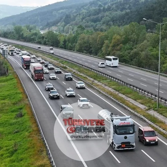 İstanbul istikametine seyir halindeki ağır vasıtaların, 30 Mayıs saat 13.00'ten 1 Haziran saat 01.00'e kadar Bolu geçişini kullanmalarına izin verilmeyecek.