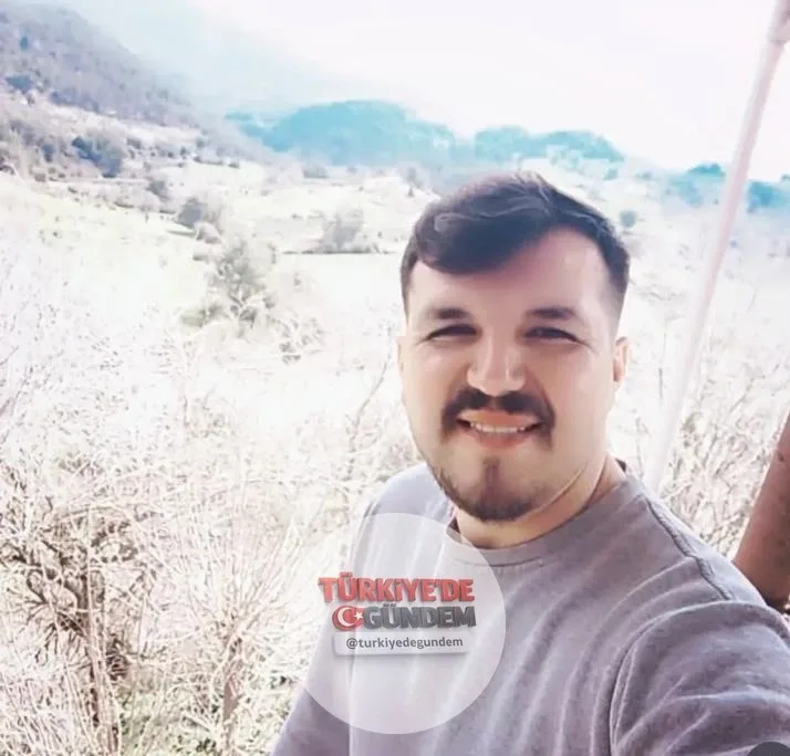 Hatay'da uyuşturucu madde etkisindeki bir baba, 3 yaşındaki oğlu Poyraz'ı boğarak öldürdükten sonra parçalara ayırdı. Poyraz gözyaşları içerisinde defnedilirken, baba tutuklandı