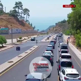 Fethiye-Ölüdeniz yolundaki trafik havadan görüntülendi.