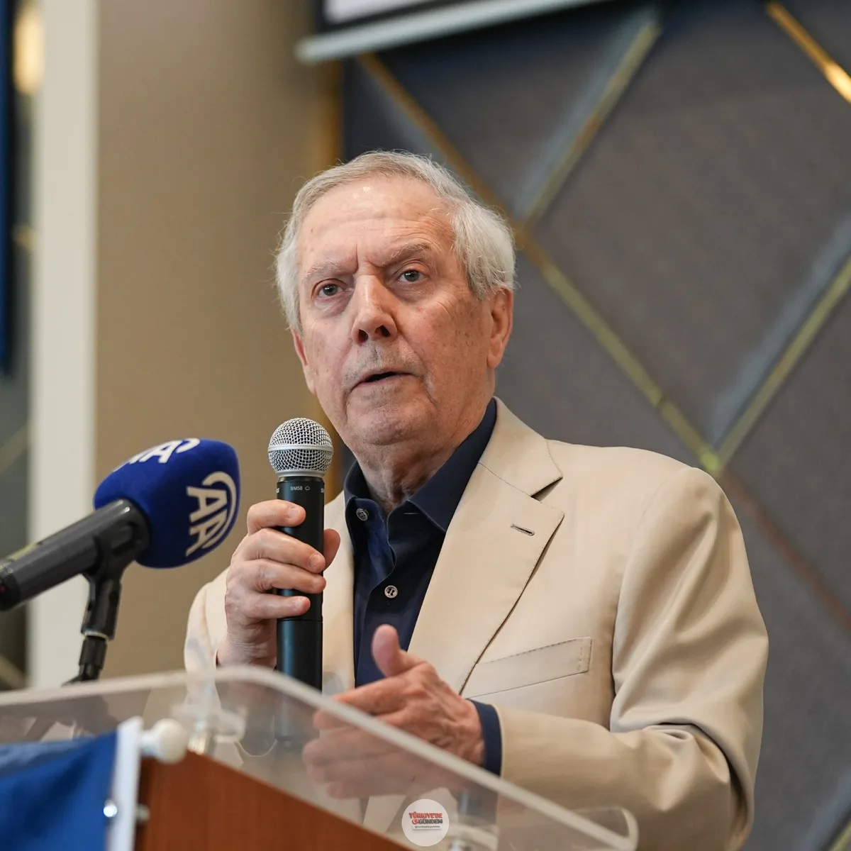 Aziz Yıldırım: "Bu başarısızlığa bir son vermeliyiz. Bir toparlanmaya ihtiyacımız var. Şampiyon olamazsanız, bunu hiçbir şekilde durduramazsınız. Her türlü maddi ve manevi fedakarlığı yapacağız."