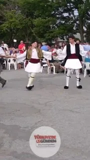 Yunanistan'da erkeklerin etek giyip dans ettiği oyun