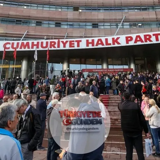 CHP'de "yok hükmünde" kararıyla bölünme eşiği: Kemal Kılıçdaroğlu ve Özgür Özel yarın Ankara'da iki ayrı programda partililerle buluşacak. Detaylar @zkivancel'de.