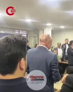 CHP Gaziantep İl Başkanlığı binasına giden CHP Gaziantep Milletvekili Melih Meriç, partililerin tepkisiyle karşılaştı: "Üç gündür neredeydiniz?"