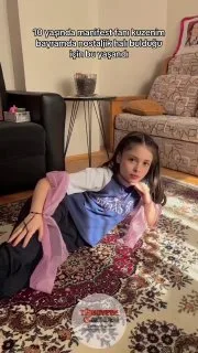 Bir bayram ziyaretinde evin küçük çocuğu, Manifest’in "Hileli" klibindeki halıya benzeyen bir halı görünce anında Hilal Yelekçi’ye dönüştü.