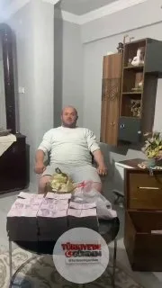 Kurban Bayramı sonrası kazandığı paraların önünde video çeken besici, "Siz de rahat yaşamak istiyorsanız hayvancılığa girin" dedi.