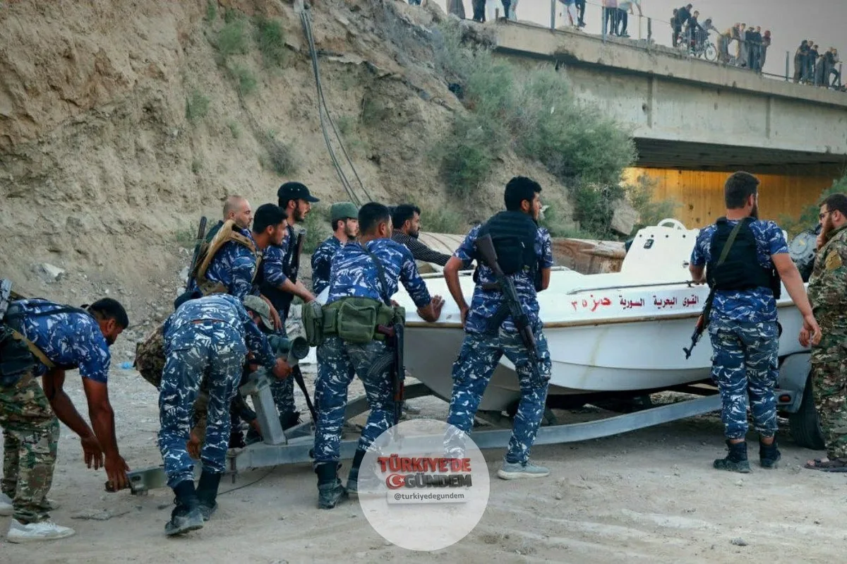 Fırat Nehri'nde su seviyesinin yükselmeye devam etmesi üzerine, olası sivil tahliyeler ve acil durum müdahale operasyonlarına hazırlık amacıyla Suriye ordusuna bağlı deniz kuvvetleri Deyrizor'a sevk edildi.