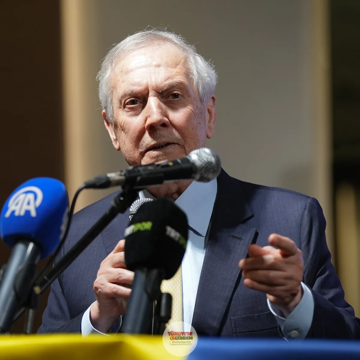 Aziz Yıldırım: "Alex, Almanya'da bir kulüple sözleşme imzalayacağın sırada maaşını artırıp seni takımda tutan biziz."