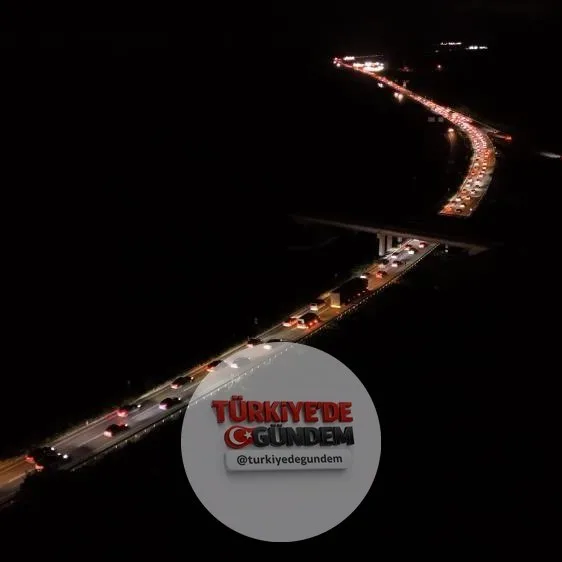 Karabük'te bayram dönüşü trafiği gece saatlerinde de yoğunluğunu korurken, Kemikli rampalarında araç kuyrukları kilometrelerce uzadı.