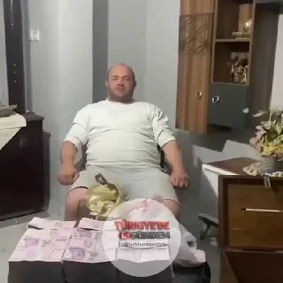 Kurban Bayramı'nda kurbanlıklarını satan besiciler, deste deste paralarla çektikleri videoları sosyal medyada paylaştı. Paylaşımlar, "Hani hayvancılık bitmişti?" yorumlarını beraberinde getirirken, bazı kullanıcılar ise "Siz de böyle rahat sallamak i