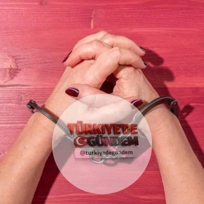 İzmir'de, sosyal medya üzerinden küçük bir çocuğa ait müstehcen görüntülerin paylaşıldığı ihbarı üzerine başlatılan soruşturma kapsamında çocuğun annesi gözaltına alındı.