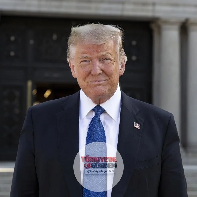 Başkan Trump, hisse senedi işlemlerini bildirmek için tanınan 45 günlük yasal süreyi kaçırdığı gerekçesiyle 200 dolar para cezasına çarptırıldı.