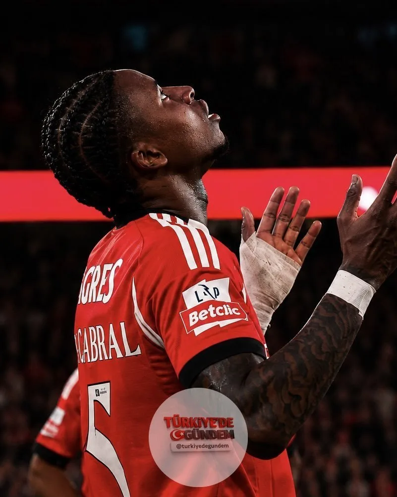Trabzonspor, 23 yaşındaki sağ bek Lopes Cabral'ın transferi için Benfica ile 10 milyon avroyu aşan bir bonservis bedeli karşılığında anlaşmaya vardı. Şu anda milli takım kampında bulunan oyuncuyla görüşmelerin sürdüğü belirtildi.