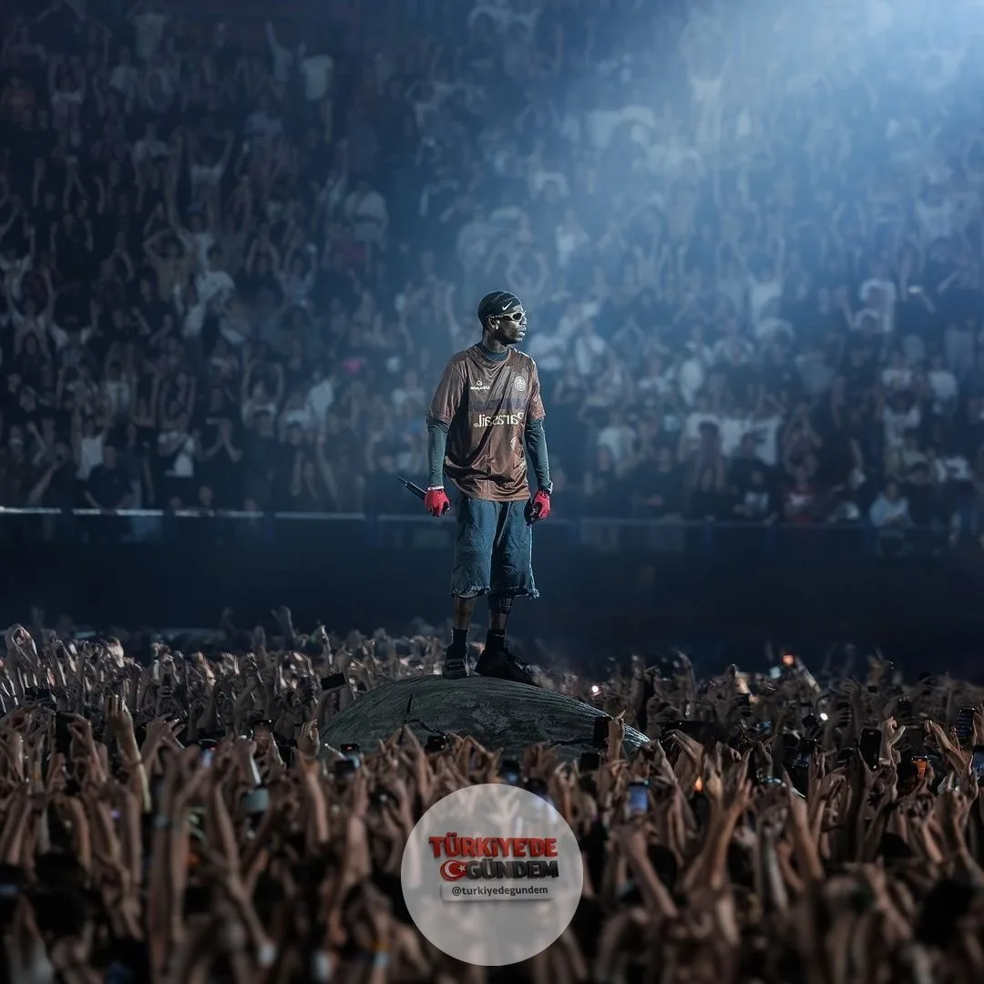 Dünyaca ünlü rap yıldızı Travis Scott, kariyerinde bir ilk olarak özel bir etkinlik kapsamında yarın Türkiye'ye geliyor. 2 bin 500 kişilik etkinlik için 52 bin ön kayıt başvurusu yapılırken, biletlerin yüzde 90'ı tükendi. Etkinliğin sürpriz konuğu is