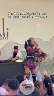 Hande Yener, Alaçatı'da yaz sezonunu açtı.