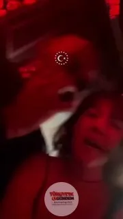 İstanbul'da bir gece kulübüne giden Kanye West'in, bir kadın tarafından öpüldüğü ortaya çıktı.
