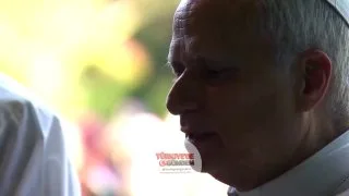 Papa Leo, Vatikan'da düzenlenen tespih duası sırasında günlük hayatta ve sosyal medyada her türlü sözlü ve fiziksel şiddetten kaçınılması çağrısında bulundu.