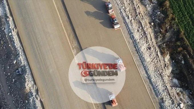 Kafkasya ve Orta Doğu'ya ulaşımı güçlendirecek Ankara-Kırıkkale-Delice Otoyolu'nda çalışmalar hızlandı Ulaştırma ve Altyapı Bakanı Abdulkadir Uraloğlu: "Otoyol, bölgeler arası erişim sağlayan kara yolu koridorları arasında köprü görevi üstlenecek" "4