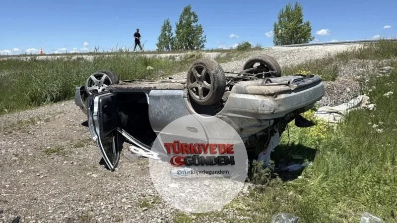 Sivas’ta bayram tatili dönüşü sırasında meydana gelen trafik kazasında otomobilin şarampole devrilip takla atması sonucu 3’ü ağır 4 kişi yaralandı