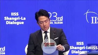 Japonya Savunma Bakanı Şinjiro Koizumi, Tokyo'ya yönelik "yeni militarizm" suçlamalarını reddederek, Çin'i askeri gücünü şeffaflıktan uzak bir şekilde hızla genişletmekle eleştirdi.