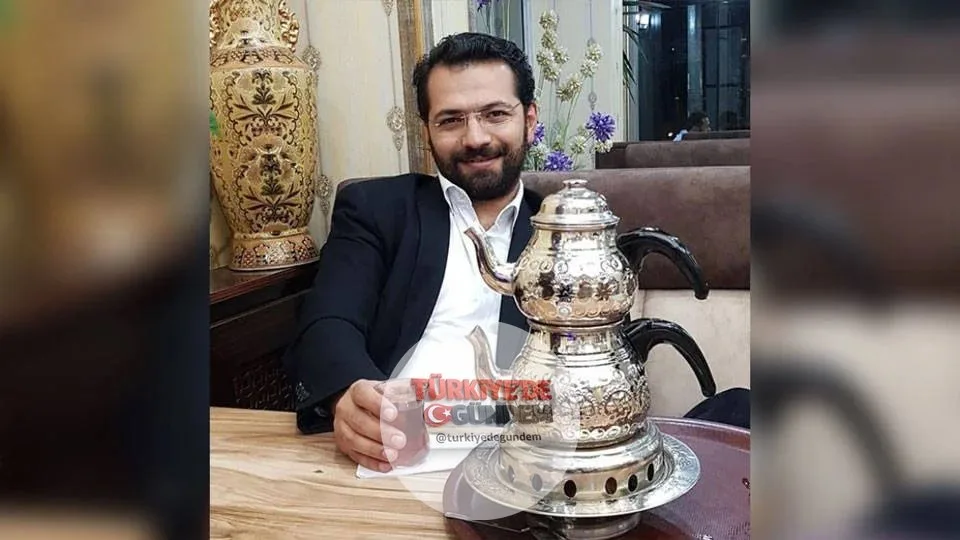Gazeteci Hacı Yakışıklı: "Bazıları, Özgür Özel ve Ekrem İmamoğlu'nun mutlak bir hiçlikten sonra 'kahraman'a dönüşeceğini sandı. Özgür Özel, bir 'mücadele adamı' olmaktan ziyade, sürekli geri adım atan ve Silivri'den talimat almadan hareket edemeyen b