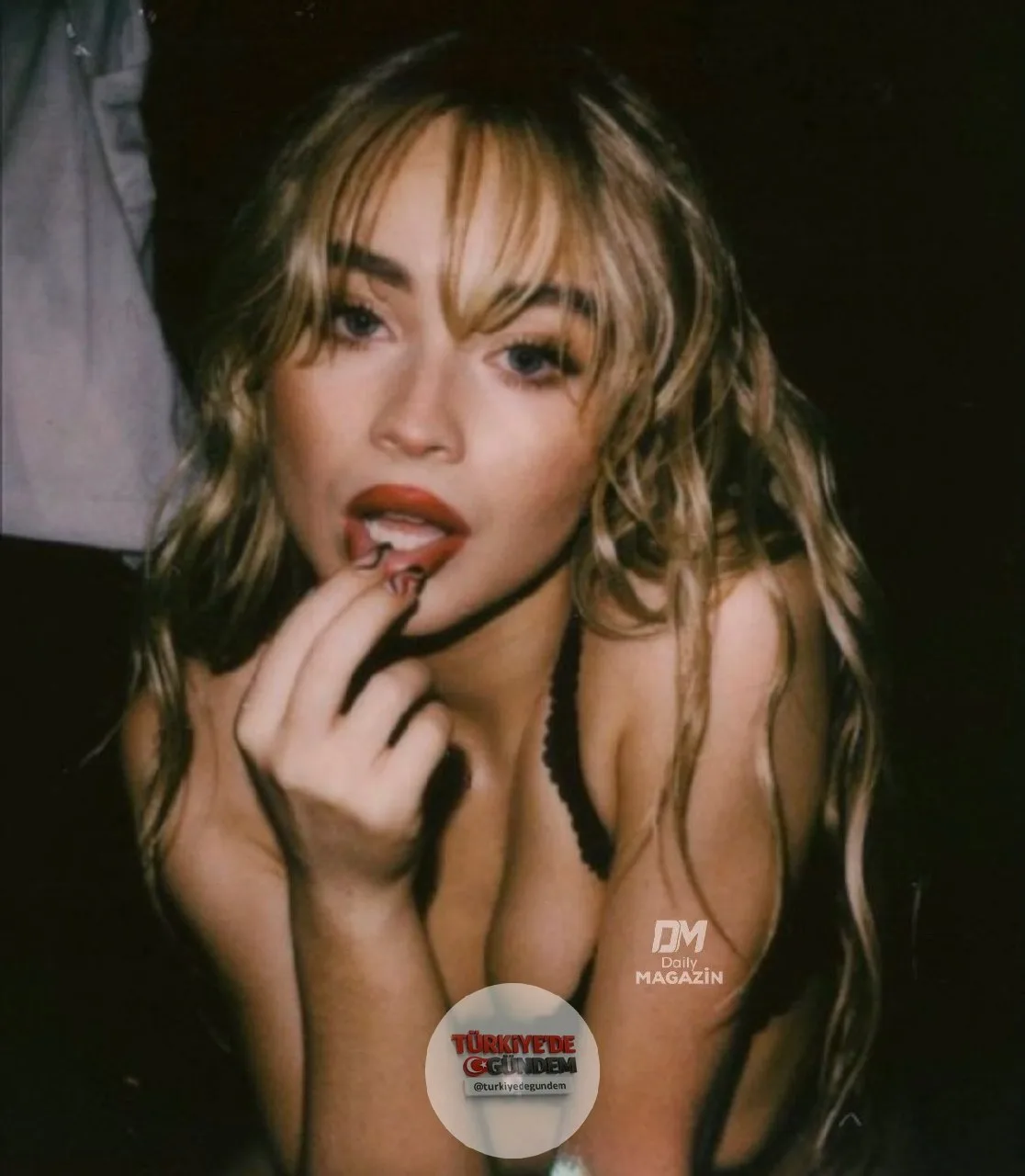 1,52 metrelik boyuyla dünya çapında üne kavuşan şarkıcı Sabrina Carpenter, boyundan büyük işlere imza atıyor.