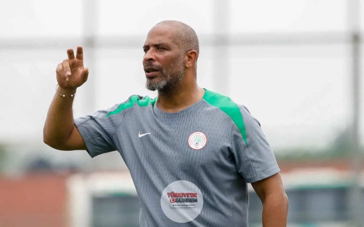 Nijerya Teknik Direktörü Eric Chelle: "Victor Osimhen'in transfer ihtimali olabilir, bu yüzden milli ara boyunca bizimle olmayacak."