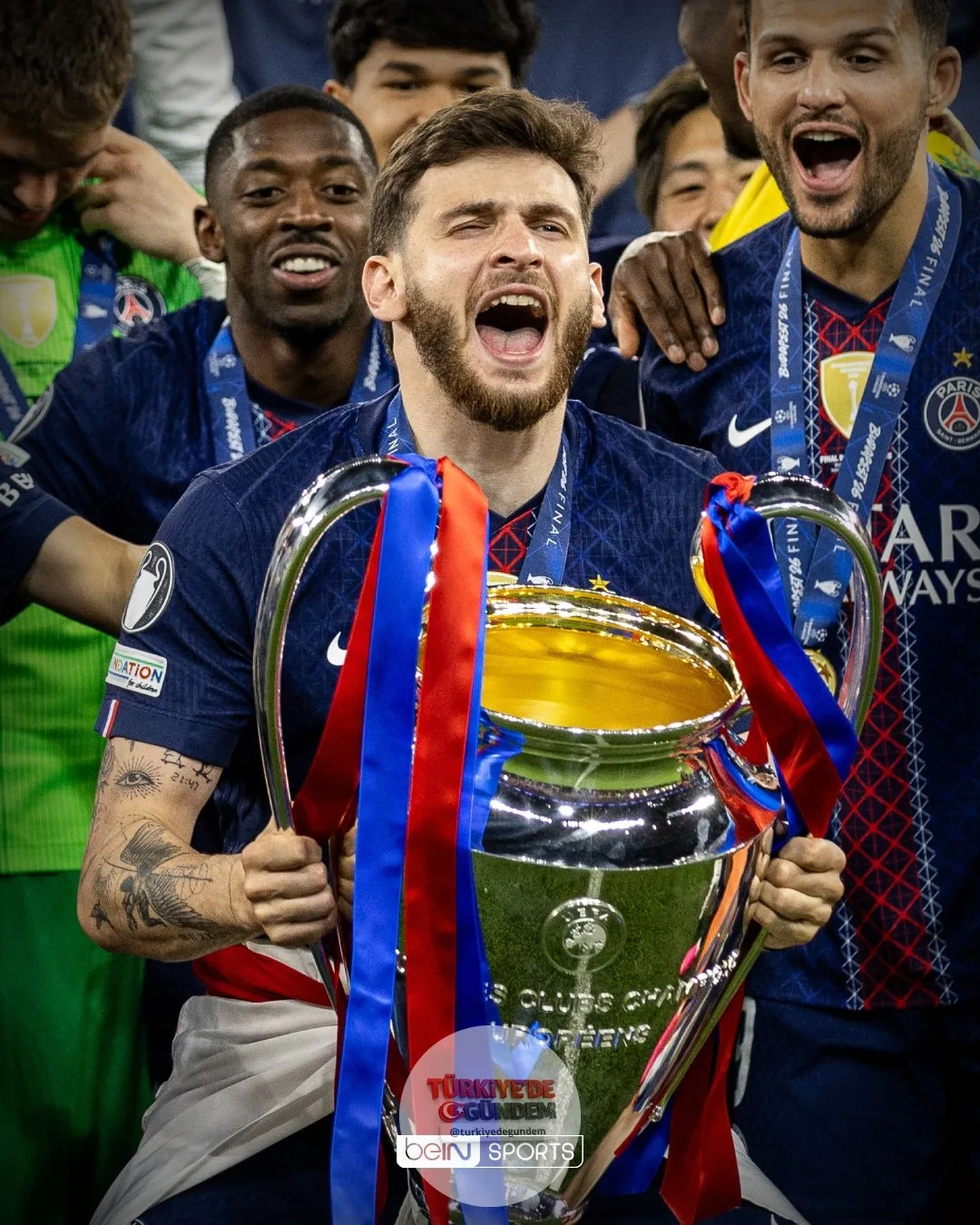 Khvicha Kvaratskhelia, UEFA Şampiyonlar Ligi'nde "Sezonun Oyuncusu" ödülünün sahibi oldu! 16 maç 10 gol 6 asist