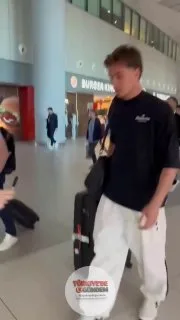 Havalimanında kendisini karşılayan taraftarlarla sohbet eden Kenan Yıldız ile hayranları arasında şu diyalog yaşandı: