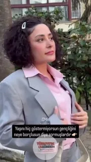 Şarkıcı Melek Mosso, gençliğinin sırrını mizahi bir paylaşımla açıkladı