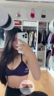 "Türk lokumu" Alya Vural, sporla şekillendirdiği vücudunu ters ayna selfie'si ile gözler önüne serdi.