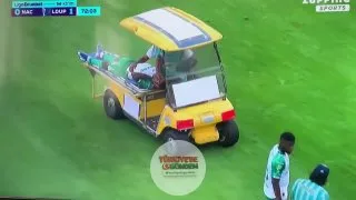 Ekvador Ligi'nde oynanan El Nacional-LDUP maçında, sakatlanan bir oyuncuyu saha dışına taşımak için kullanılan mini ambulans, önüne çıkan başka bir futbolcuya çarptı.