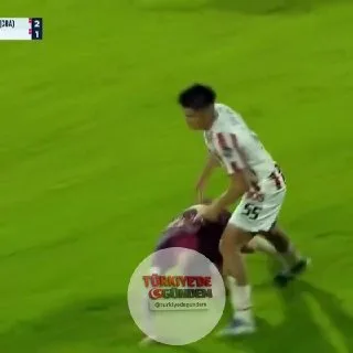 Arjantin Kupası'nda kırmızı kartın çıktığı pozisyon