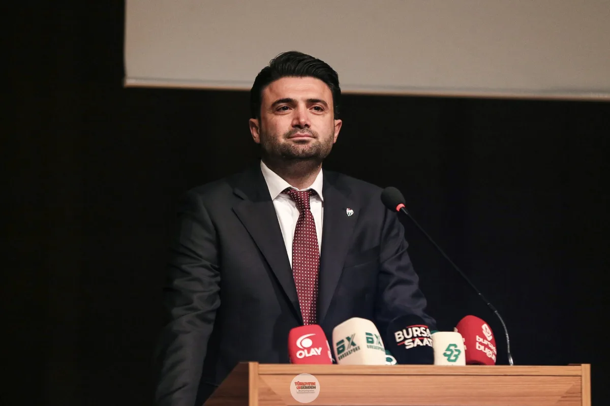 Bursaspor Başkanı Enes Çelik: İnşallah bu sene 20 milyon euro kadro değerini aşan bir Bursaspor olacak.
