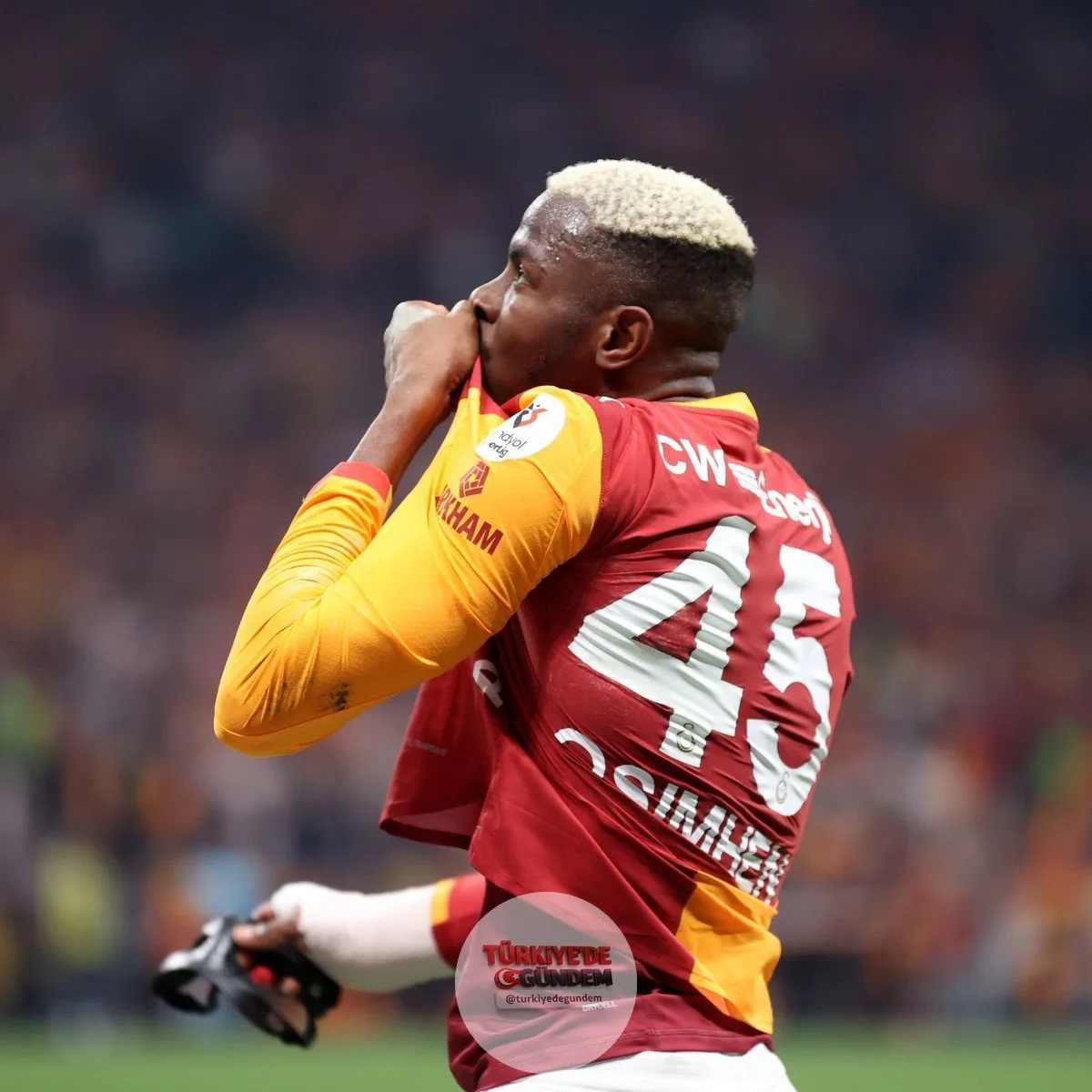 Fabrizio Romano: "Nijerya milli takım teknik direktörünün açıklaması transfer piyasasını hareketlendirdi. Oyuncu tamamen sahaya odaklanmış durumda. Herhangi bir ayrılık beklenmiyor."