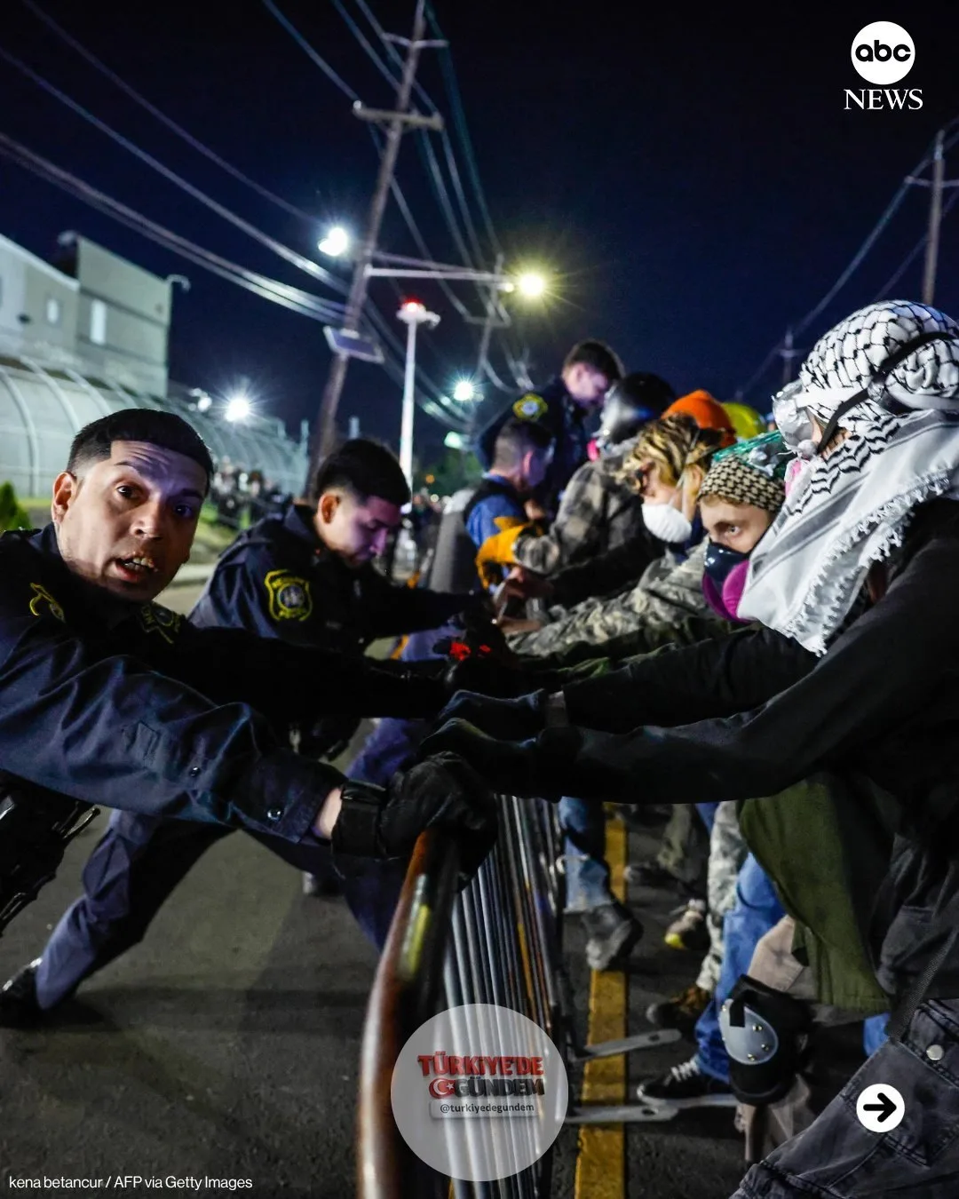 Eyalet valisinin açıklamasına göre, hafta sonu protestocular ile polis arasında yaşanan ve tutuklamalar ile zorunlu sokağa çıkma yasağına yol açan şiddetli çatışmaların ardından, Delaney Hall Göçmen Gözetim Merkezi'nde aile ziyaretleri yeniden başlıy
