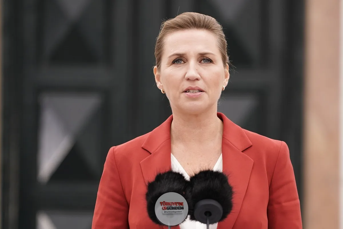 Danimarka Başbakanı Mette Frederiksen: "Bugün küçük çocuklarım olsaydı, onları sosyal medyada yalnız bırakmaktansa sigara içmelerini tercih ederdim. Ancak görevdeki bir başbakan olduğum için bunu söylemeyeceğim."