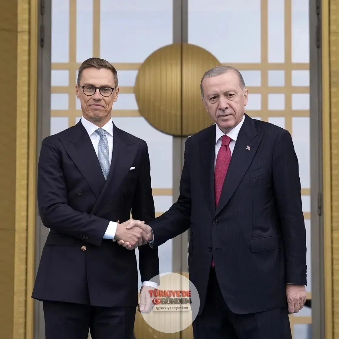 Finlandiya Cumhurbaşkanı Alexander Stubb: "Türkiye çok yönlü bir dış politika izliyor. Zor ve hassas bir coğrafyada yer alıyor. Cumhurbaşkanı Erdoğan ile konuştuğumda kendisine sık sık şunu söylüyorum: Bizim doğuda sorunlarımız var ancak Türkiye'nin