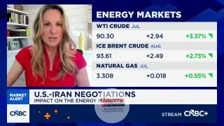 CIBC Private Wealth'ten Rebecca Babin, petrol arzına ilişkin yaptığı değerlendirmede, "Tüm tampon bölgeleri tüketiyoruz. Zaman geçtikçe fiyatları kontrol altında tutmamız mümkün olmayacak" dedi.