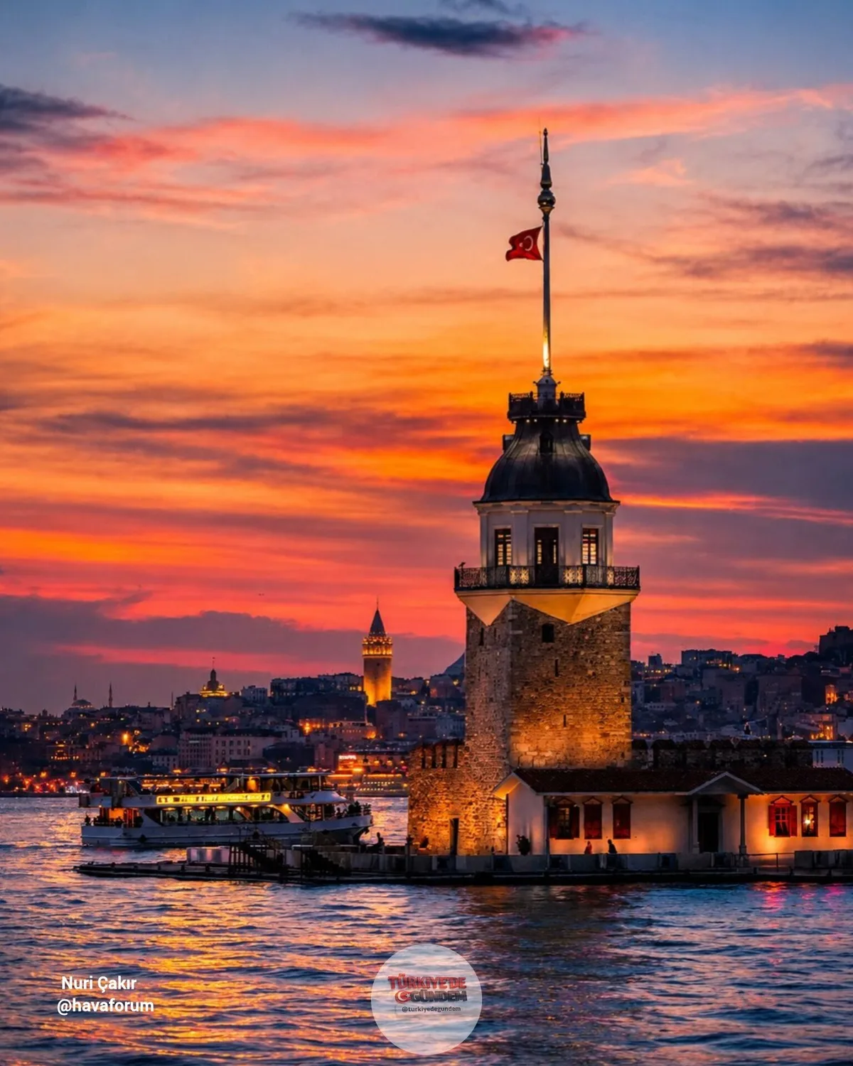 İstanbul'da bu akşamki günbatımı büyüledi