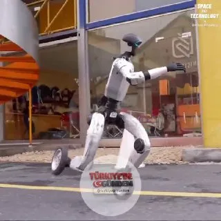 Unitree Robotics, G1 insansı robotunun ayaklarını tekerlekler, patenler ve buz patenleri ile değiştirerek modifiye etti. Bu güncelleme, robotun farklı yüzeylerde daha hızlı ve akıcı bir şekilde hareket etmesini sağlıyor. Geliştirme, tek bir robotun b