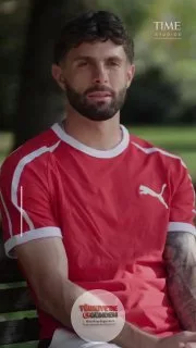 "Umarım sizi gururlandırabiliriz." Amerikalı futbolcu Christian Pulisic, kendi evinde düzenlenecek bir Dünya Kupası'nda oynamanın ne anlama geldiğini ve maçları neden izlemeniz gerektiğini anlattı.