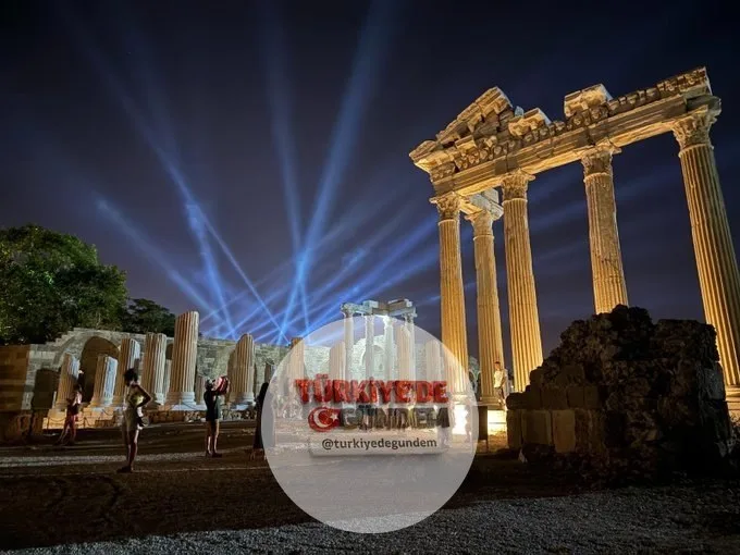 Türkiye'deki 20 müze ve ören yeri, 1 Haziran - 1 Ekim 2026 tarihleri arasında gece ziyaretlerine açılacak. Kültür ve Turizm Bakanı Mehmet Nuri Ersoy, girişimin yeni dönemini sosyal medya hesabından yaptığı paylaşımla duyurdu. Gece Müzeciliği'nde yeni